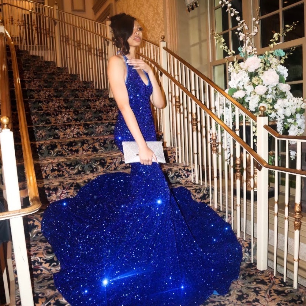 Very Pretty Blue Sequin Prom Dress